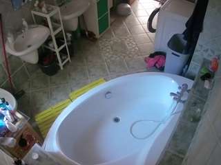 voyeurcam-julmodels-bath-1st-1