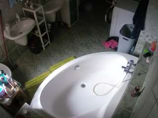 voyeurcam-julmodels-bath-1st-1