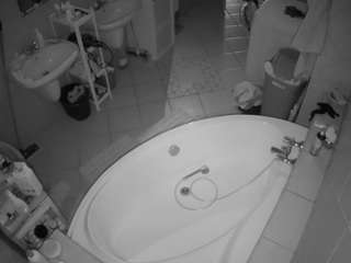 voyeurcam-julmodels-bath-1st-1