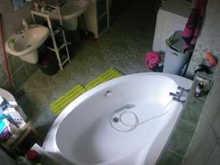 voyeurcam-julmodels-bath-1st-1