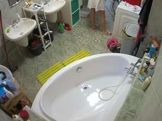 voyeurcam-julmodels-bath-1st-1
