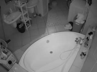 voyeurcam-julmodels-bath-1st-1