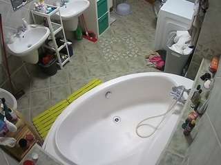 voyeurcam-julmodels-bath-1st-1