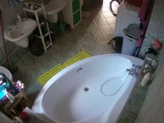 voyeurcam-julmodels-bath-1st-1 webcam model