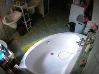 voyeurcam-julmodels-bath-1st-1 webcam model