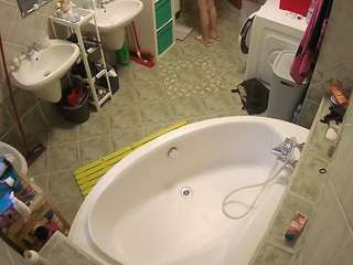 voyeurcam-julmodels-bath-1st-1 camsoda