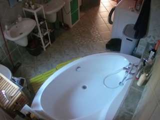 voyeurcam-julmodels-bath-1st-1 webcam model
