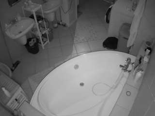 voyeurcam-julmodels-bath-1st-1 webcam model