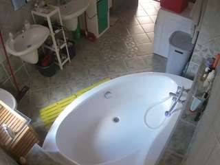 voyeurcam-julmodels-bath-1st-1