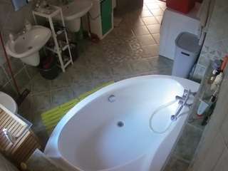 voyeurcam-julmodels-bath-1st-1