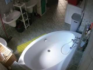 voyeurcam-julmodels-bath-1st-1
