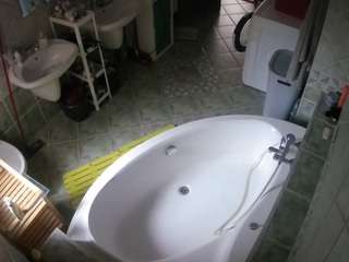 voyeurcam-julmodels-bath-1st-1