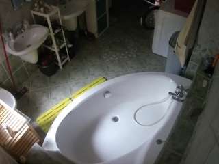 voyeurcam-julmodels-bath-1st-1
