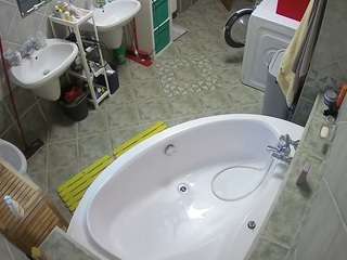 voyeurcam-julmodels-bath-1st-1
