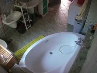 voyeurcam-julmodels-bath-1st-1