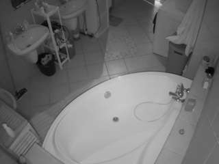 voyeurcam-julmodels-bath-1st-1