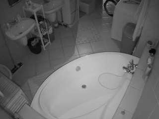 voyeurcam-julmodels-bath-1st-1