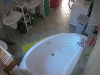 voyeurcam-julmodels-bath-1st-1