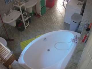 voyeurcam-julmodels-bath-1st-1