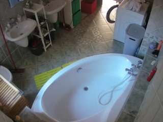 voyeurcam-julmodels-bath-1st-1