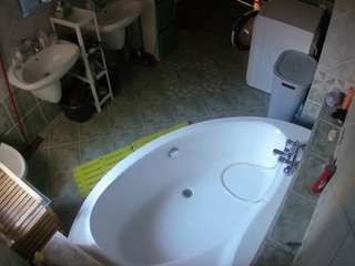 voyeurcam-julmodels-bath-1st-1
