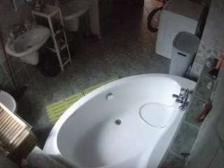 voyeurcam-julmodels-bath-1st-1