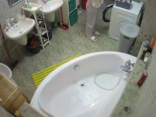 voyeurcam-julmodels-bath-1st-1 camsoda