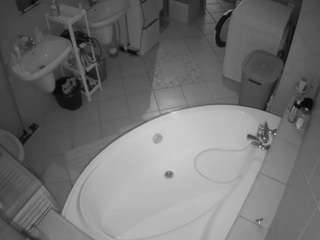 voyeurcam-julmodels-bath-1st-1 camsoda
