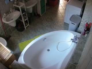voyeurcam-julmodels-bath-1st-1 camsoda