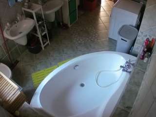 voyeurcam-julmodels-bath-1st-1 camsoda