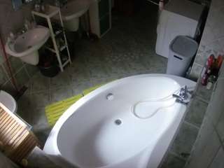 voyeurcam-julmodels-bath-1st-1 camsoda