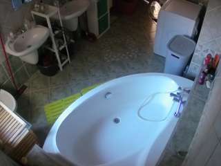 voyeurcam-julmodels-bath-1st-1