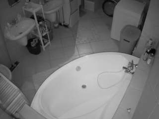 voyeurcam-julmodels-bath-1st-1 camsoda