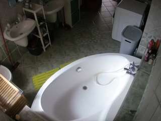 voyeurcam-julmodels-bath-1st-1 camsoda