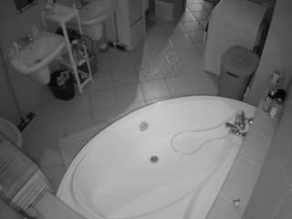 voyeurcam-julmodels-bath-1st-1 camsoda