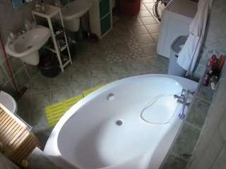voyeurcam-julmodels-bath-1st-1 camsoda