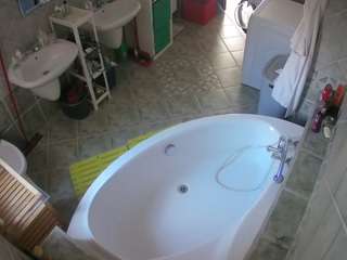 voyeurcam-julmodels-bath-1st-1