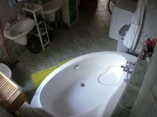 voyeurcam-julmodels-bath-1st-1 camsoda