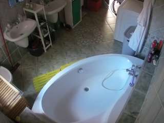 voyeurcam-julmodels-bath-1st-1