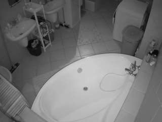 voyeurcam-julmodels-bath-1st-1