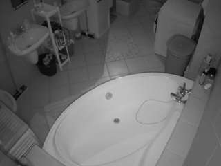voyeurcam-julmodels-bath-1st-1