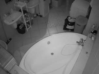 voyeurcam-julmodels-bath-1st-1 camsoda