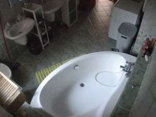 voyeurcam-julmodels-bath-1st-1 camsoda