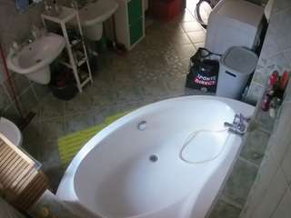 voyeurcam-julmodels-bath-1st-1 camsoda