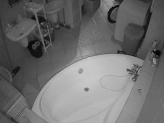 voyeurcam-julmodels-bath-1st-1 camsoda