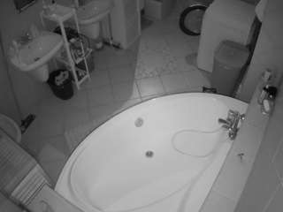 voyeurcam-julmodels-bath-1st-1 camsoda