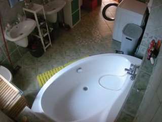 voyeurcam-julmodels-bath-1st-1 camsoda