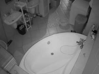 voyeurcam-julmodels-bath-1st-1 camsoda