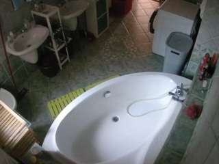 voyeurcam-julmodels-bath-1st-1 camsoda