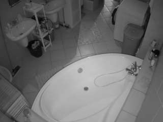 voyeurcam-julmodels-bath-1st-1 camsoda